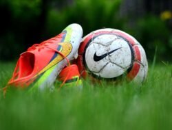 grass-sport-game-play-sunlight-summer-854811-pxhere.com