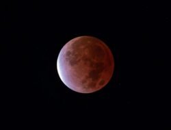 negative-space-pink-moon-sphere